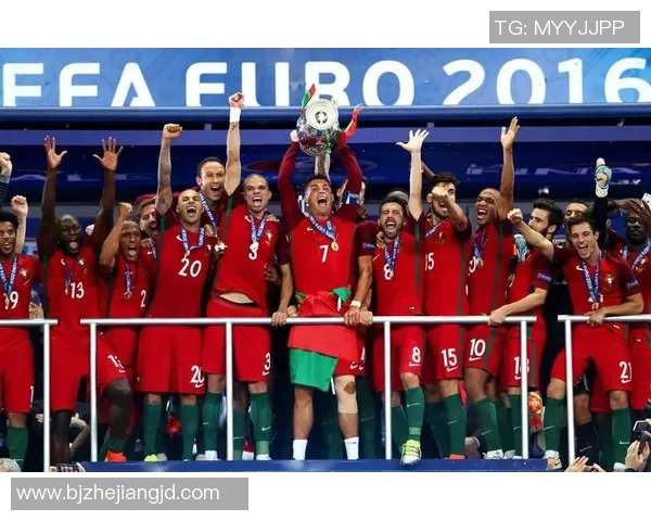 传奇右边锋的巅峰时刻:FIFA足球世界中的明星球员回顾与分析 传奇右边锋的巅峰时刻:FIFA足球世界中的明星球员回顾与分析