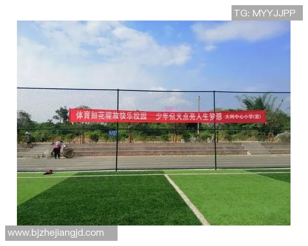 足球小夜灯点亮梦想球场，球星陪伴每一个夜晚的温馨时刻