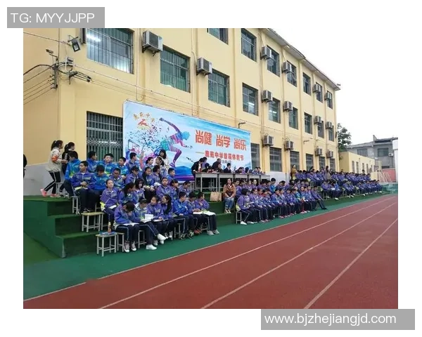 巨幅足球球星客厅壁画彰显运动激情与现代家居艺术氛围