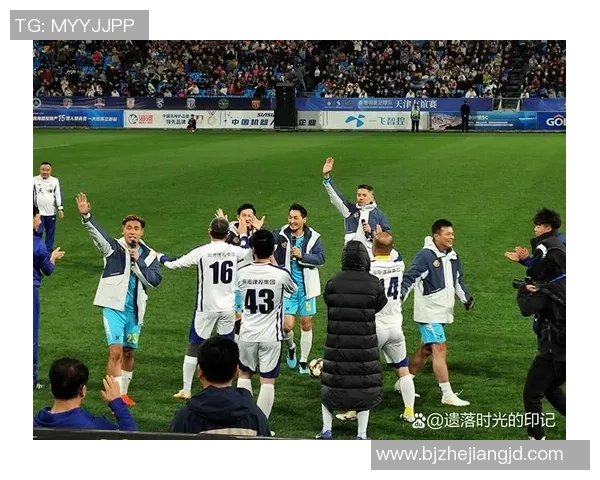 足球巨星赛前热身瞬间展现力量与速度激情燃爆全场 足球巨星赛前热身瞬间展现力量与速度激情燃爆全场